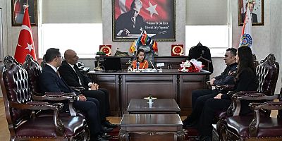 Kars’ta 23 Nisan Coşkusu: Minik Kardelen Makamı Devraldı