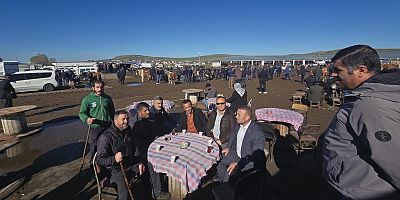 Kars Ziraat Odası Başkanı Müçük, Çiftçileri Tarlada Ziyaret Etti