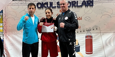 Karslı Boksör Ebrar Kavak Türkiye Şampiyonu oldu!