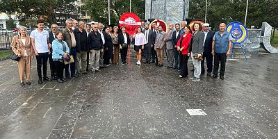 Yeni Parti Kars İl Örgütü’nden Atatürk Anıtı’na Çelenk